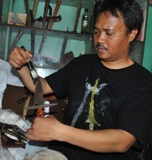 Berkah Malam Satu Suro Bagi Pembersih Benda Pusaka