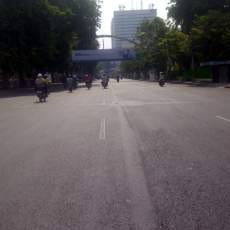 Wus... Jalanan di Surabaya Lengang