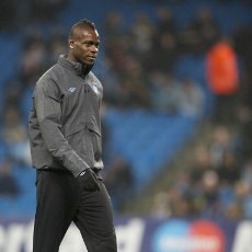 Sempat Cekcok dengan Mancini, Balotelli Tetap Bertahan di City