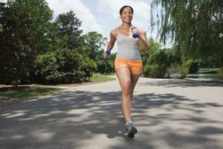 Ini Caranya Agar Jalan Kaki Bisa Turunkan Berat Badan 