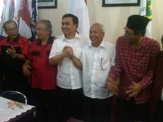 Diantar Ratusan Pendukung, Cagub Effendi-Djumiran Mendaftar ke KPU Sumut