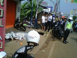 Pemotor Wanita Tewas Tergilas Truk Sampah di Jalan Alternatif Cibubur