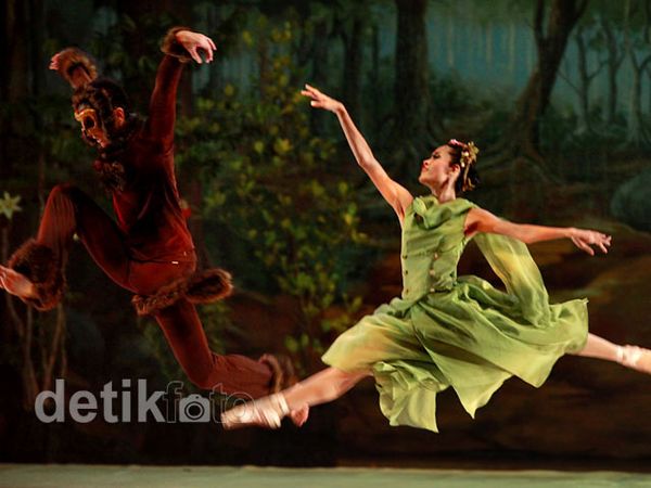 Begini Bila Para Balerina Bertemu Lutung Kasarung