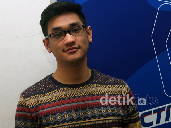 Gaya Santai Afgan di Akhir Pekan