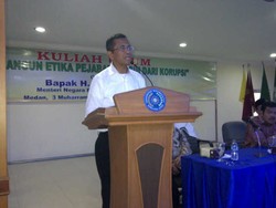 Ngajar di UMSU, Dahlan Singgung Aksi Bersih-bersih BUMN