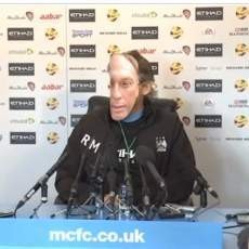  Pakai Topeng di Konferensi Pers, Mancini Bantah Isu Suarez