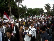 Bawa Rudal, Ratusan Warga Yogya Aksi Kecam Serangan Israel ke Gaza