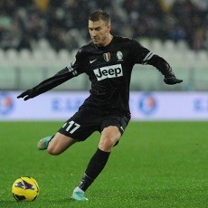 Bendtner Tak Tutup Kemungkinan Gabung Spurs