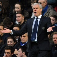 Sampai Kapan Hughes Bisa Bertahan?