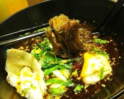 Asyiknya Bisa Meracik Mie Kuah Sendiri