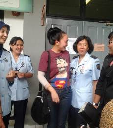 Gaya Santai Angie di Tahanan Pondok Bambu