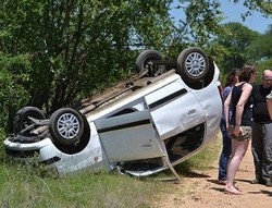 Hyundai Atoz Terguling Disundul Gajah