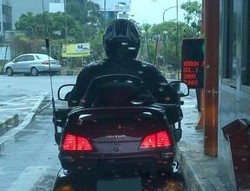 Bayar Rp 2.000 Pengendara Moge Ini Melintas di Tol