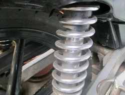 Ciri-ciri Peredam Kejut Rusak dan Cara Mengatasinya