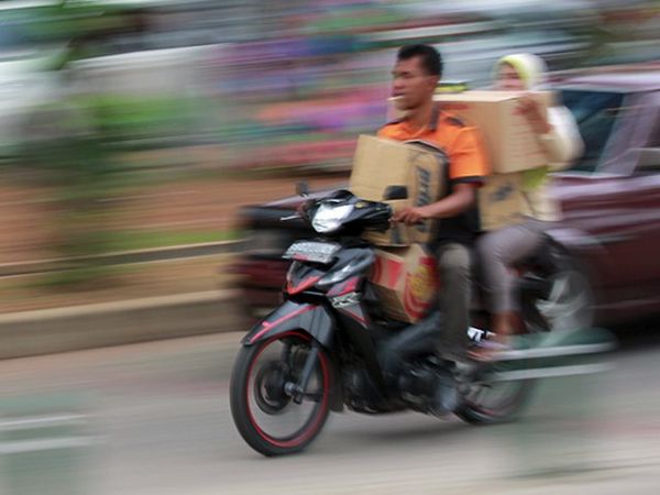Pengendara Motor Nekat