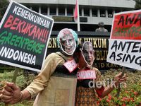 Pendemo Anti-Greenpeace Datangi Kemenkum HAM