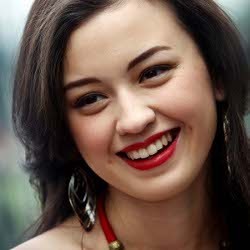 Kimberly Rider Pilih Swimsuit Ketimbang Bikini di Air Terjun Pengantin 2