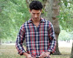 Duh! Ada Pria Masturbasi di Iklan Kacamata Marc Jacobs