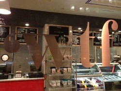 Kedai Makanan WTF Sukses Curi Perhatian Warga Washington DC