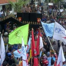 Gubernur Jatim Minta Menakertrans Tak Keluarkan Keputusan Lisan