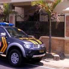 Diincar Aksi Teror, Belasan Polisi Jaga Rumah Ketua KPU Pamekasan