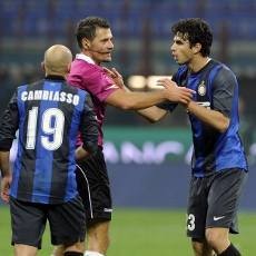 Protes Keputusan Wasit, Inter Lakukan Aksi Tutup Mulut