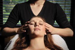 3 Titik yang Harus Dipijat Bila di Kantor Tak Ada Obat Sakit Kepala