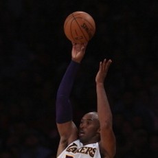 Kobe Triple Double, Lakers Tundukkan Rockets