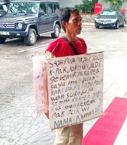 Demi Jokowi, Ahmadi Jalan Kaki Surabaya-Jakarta