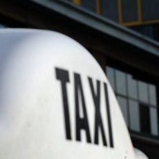 Salut! Sopir Taksi Singapura Kembalikan Uang Rp 8,6 M Milik Penumpang