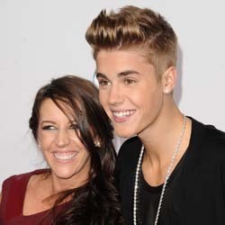 Justin Bieber & Ibunda Tercinta di AMA 2012
