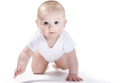 Ini Manfaat Merangkak Bagi Perkembangan Tubuh Bayi