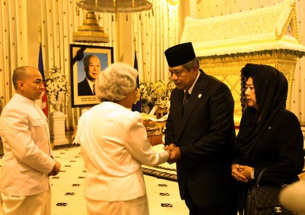 SBY Beri Penghormatan Terakhir untuk Raja Sihanouk