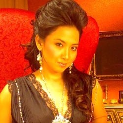 Feni Rose Anggap Jadi Presenter Acara Senam Sebagai Tantangan