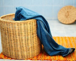 Jeans Berbulan-bulan Tidak Dicuci, Amankah?