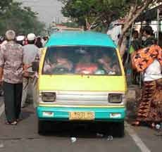 Sopir Angkot Sweeping Lyn Tak Sesuai Trayek
