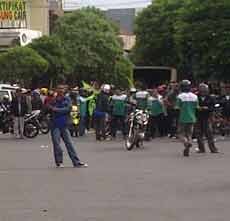 Jalan Kramat Gantung Diblokir Buruh