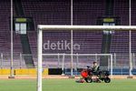 Stadion GBK Dibersihkan