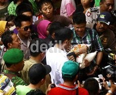 Indahnya 4 Momen Berbagi Ala Jokowi