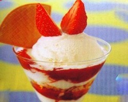 Segar, Asam, Manis Minuman Berbahan Dasar Strawberry