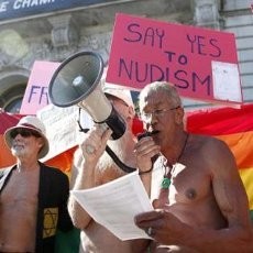 Protes Larangan Bugil, Demonstran San Francisco Buka Baju