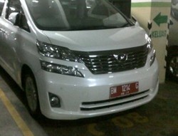 Wow, Alphard Vellfire Berpelat Merah 