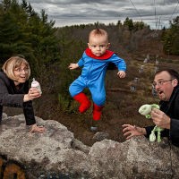 Foto Keluarga Superhero Lejitkan Nama Fotografer