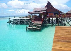 Keindahan Tak Kenal Batas di Derawan