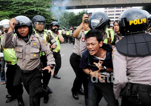 Demo Anti Israel di Jakarta Dibubarkan Paksa