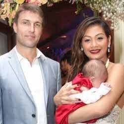 Senang Travelling, Indah Kalalo Boyong Bayinya Keliling Eropa