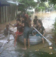 Banjir Landa Kompleks IKPN Bintaro, Rumah dan Mobil Terendam