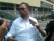 Dilaporkan Merampas Sertifikat, Bupati Inhil Diperiksa di Polda Riau