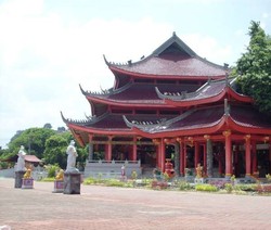 Klenteng Sam Poo Kong, Jejak Cheng Ho yang Serba Merah