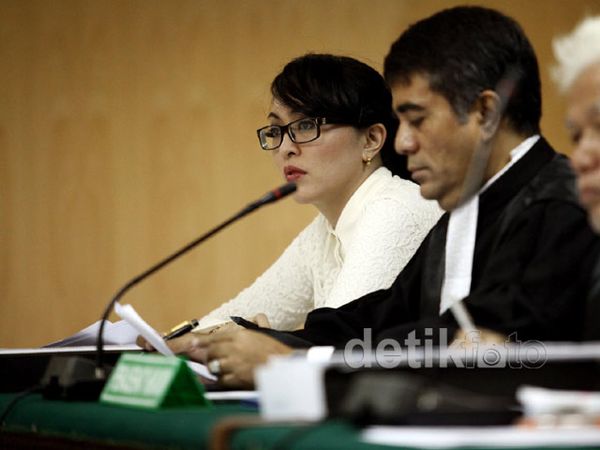 Angie Kembali Disidang